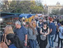  ??  ?? y miradas. El público disfrutó de una tarde distinta en pleno centro de la ciudad.