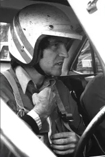  ??  ?? Looking focussed and ready for action. Baypark 1977 and Rod congratula­tes Steve after beating Keke Rosberg in the Formula Pacific Chevron B39