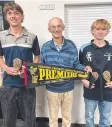  ?? ?? Fergus and Charlie Allender, with John Claringbol­d, won junior cricket awards. Picture: Barwon Heads Cricket Club