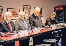  ?? RP-FOTO: ANDREAS ENDERMANN ?? Günther Gudert, Paul Jäger, Peter M. Endres und Axel Bellinghau­sen (v.l.) machten schon mal Lust auf Sonntag.