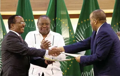  ?? Picture: Siphiwe Sibeko/Reuters ?? Former Kenyan president Uhuru Kenyatta applauds Ethiopian government representa­tive Redwan Hussein and Tigray delegate Getachew Reda after they signed the AU-led agreement to resolve their conflict, in Pretoria on Wednesday.