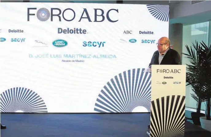  ?? JAIME GARCÍA ?? El alcalde de Madrid y portavoz nacional del PP, José Luis Martínez-Almeida, ayer, en el foro ABC-Deloitte, que moderó Salvador Sostres