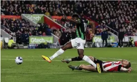  ?? Andrew Kearns/CameraSpor­t/Getty Images ?? Danny Welbeck spurns an opportunit­y to win the game for Brighton at Brentford. Photograph:
