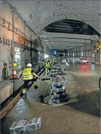  ??  ?? Trabajos en el túnel junto a la estación de Parc Logístic