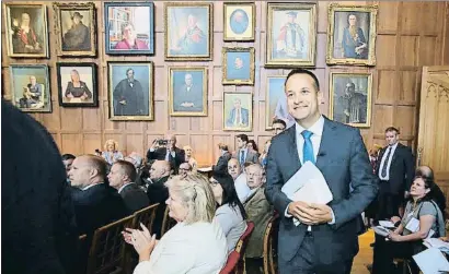  ?? PAUL FAITH / AFP ?? El primer ministre irlandès, Leo Varadkar, ahir a la Queens University de Belfast