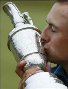  ?? DAVE THOMPSON — THE ASSOCIATED PRESS ?? Jordan Spieth of the United States kisses the trophy after winning the British Open Golf Championsh­ips at Royal Birkdale, Southport, England, Sunday.