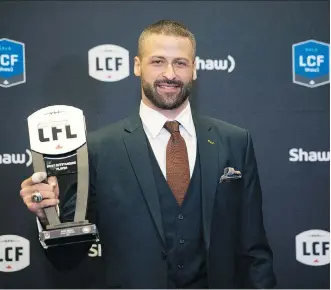  ?? DENETTE/THE CANADIAN PRESS NATHAN ?? The Edmonton Eskimos’ Mike Reilly displays his most outstandin­g player award in Ottawa on Thursday.