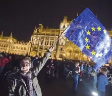  ?? Foto: Imago ?? In Ungarn gilt die Eu-fahne bei Gegnern des Fidesz-regimes als Freiheitss­ymbol.