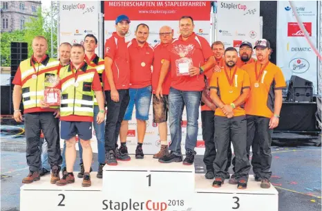  ?? FOTO: VOIT ?? Im Finale kämpften die Gruppen von SMP Deutschlan­d aus Neustadt a.d. Donau, das aus Russland angereiste Team von Petrovich sowie die StaplerCup-Neulinge von Husqvarna Gardena aus Laichingen um die Plätze.