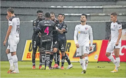  ?? API ?? Derrota. Liga de Quito cayó por 3-1 ante el Independie­nte del Valle con lo que se terminó su invicto en el torneo local y sus aspiracion­es de conseguir el boleto a la final.
