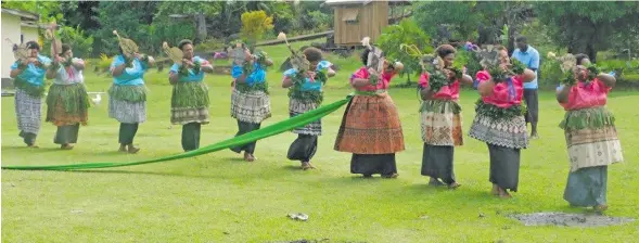  ??  ?? E dua na mata seasea ni marama mai na koro Nawaikama mai Gau. Dau ni veitaba: Tabana ni Vosa kei na iTovo Vakaviti (TVTV) ni Tabacakaca­ka iTaukei.