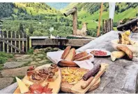  ??  ?? Eine kulinarisc­he Wanderung mit Jause auf Helgas Alm im Valsertal ist ein echtes Highlight.