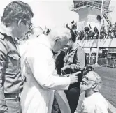 ??  ?? Imagen del 4 de marzo de 1983 cuando el papa Juan Pablo II llama la atención a Cardenal, en Nicaragua.