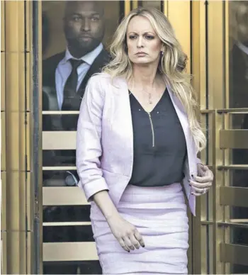  ??  ?? ► Stormy Daniels sostiene que mantuvo una relación sexual con Trump.