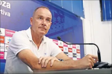  ??  ?? Víctor Fernández, durante una rueda de prensa en la Ciudad Deportiva del Real Zaragoza.