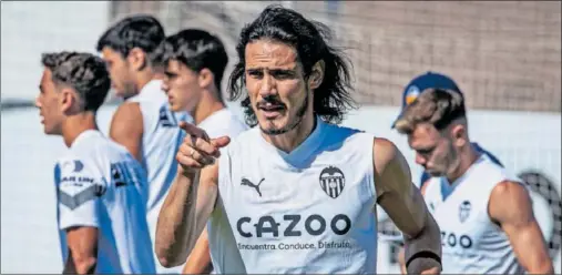  ?? ?? Cavani está listo para debutar con el Valencia, un delantero que marcó en sus debuts en liga con Palermo, Nápoles y en Champions con PSG.