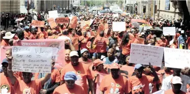  ?? AYANDA NDAMANE African News Agency (ANA) ?? SA Federation of Trade Unions members march to Parliament demanding better jobs and improved living conditions, before Finance Minister Tito Mboweni’s Budget Speech yesterday. |