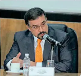  ??  ?? ESPECIAL SILENCIO. Carlos Lomelí, diputado federal por Morena, ha guardado silencio después de que fuera ligada una de sus empresas al capo Raúl Flores.