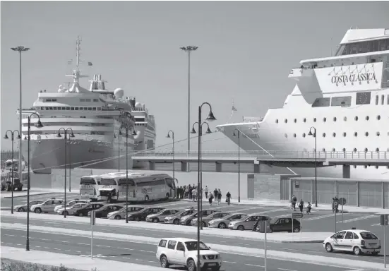  ?? Foto: CSN-Archiv ?? Insgesamt 58 Schiffe legen im Oktober Anker in dem Hafen von Málaga.