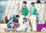  ?? GETTY IMAGES ?? Peter Handscomb is checked by the team doctor during the second Test against Bangladesh in Chittagong.