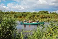  ?? Fotos: Alexandra Frank (2), jnjhuz, Fotolia.com ?? Unterwegs im Kanu auf der Peene – auf der Suche nach Bibern und anderen Tieren.