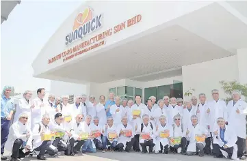  ??  ?? Standing,Yu (11th left), Lui (12th left) and the KKCCCI delegates outside the Sunquick factory.