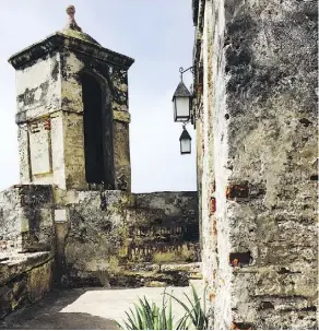  ??  ?? The fort Castillo San Felipe de Barajas dates back to 1536.