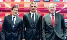  ??  ?? Leo chiama Kakà Leonardo, Paolo Maldini e il presidente Paolo Scaroni a Casa Milan. Alla fine della conferenza stampa, Leonardo ha rivelato che a settembre Kakà sarà a Milano: «Vuole imparare a fare il dirigente, non ha un ruolo ma ci starà vicino»(Lapresse)