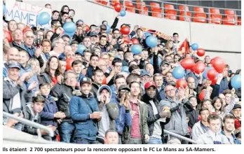  ??  ?? Ils étaient 2 700 spectateur­s pour la rencontre opposant le FC Le Mans au SA-Mamers.