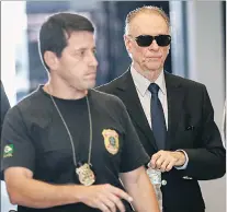  ?? ANTONIO LACERDA / EFE ?? Libertad. Carlos Nuzman, titular del Comité Brasileño (d), es investigad­o por soborno.