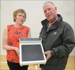  ??  ?? Bill O’Sullivan from Kiskeam lost 42 pounds at the Cullen Weigh In joined by ladies winner Breeda Fitzgerald from Millstreet after coming off the scales. Picture John Tarrant