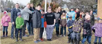  ?? —photos Caroline Prévost ?? Youth, parents and community members gathered in Embrun to attend a ceremony and the raising of the Autism Ontario flag to mark World Autism Awareness Day.