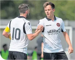  ??  ?? Lawrence Shankland celebrates his first United goal with Nicky Clark