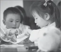  ?? PROVIDED TO CHINA DAILY ?? Kids learn about dentistry during a “children's day” at Malo Dental Clinic in Beijing.