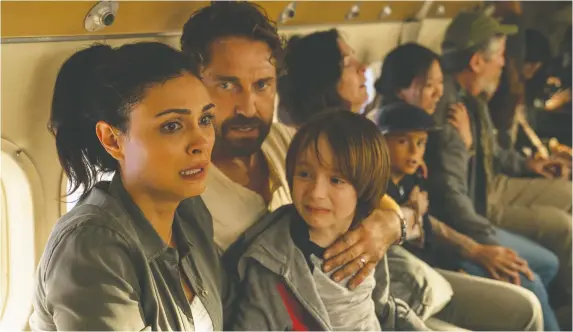  ?? PHOTOS: STX ?? The family played by Morena Baccarin, left, Gerard Butler and Roger Dale Floyd has plenty to worry about in the disaster movie Greenland.