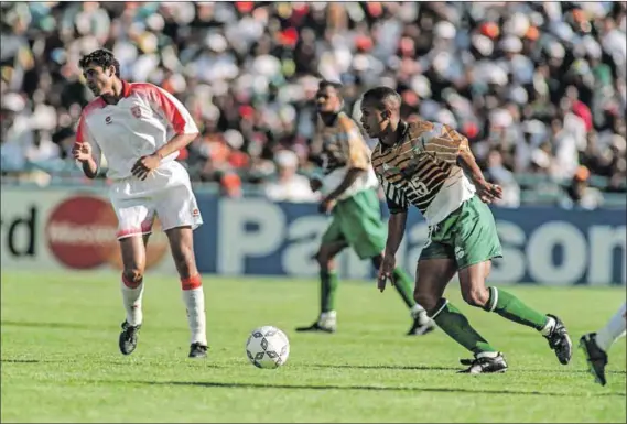 ?? Photos: Getty Images & Tertius Pickard/gallo Images ?? Playing the field: Doctor Khumalo (above right) won the 1996 African Cup of Nations with South Africa beating Tunisia with the score 2-0. Khumalo gets around Mike Allen (below left) in Chiefs’ game against Mother City at Athlone Stadium, Cape Town in 1999. Khumalo and former profession­al footballer Kaizer Motaung Junior, who is now a sporting director for Kaizer Chiefs (below right).