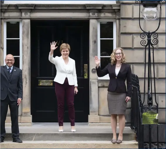  ?? ?? First Minister Nicola Sturgeon with Scottish Green co-leaders Patrick Harvie and Lorna Slater at Bute House