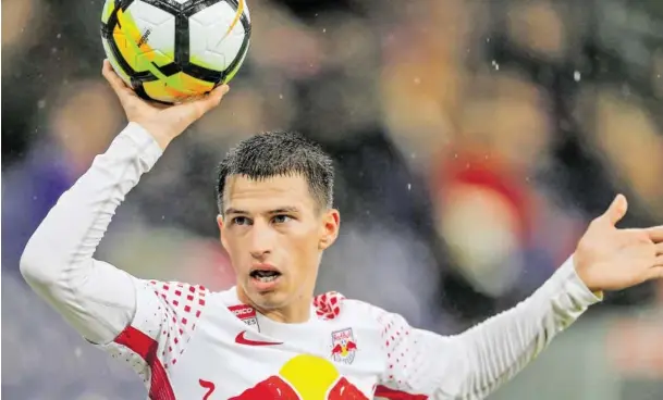  ?? BILD: SN/GEPA ?? Mit Stefan Lainer konnte Fußballmei­ster Red Bull Salzburg einen seiner wichtigste­n Spieler zumindest für eine weitere Saison halten.