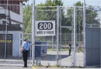  ?? GRAHAM HUGHES/THE CANADIAN PRESS FILE PHOTO ?? A report repeats Ottawa commitment­s to replace inadequate detention centres such as one in Laval, Que.