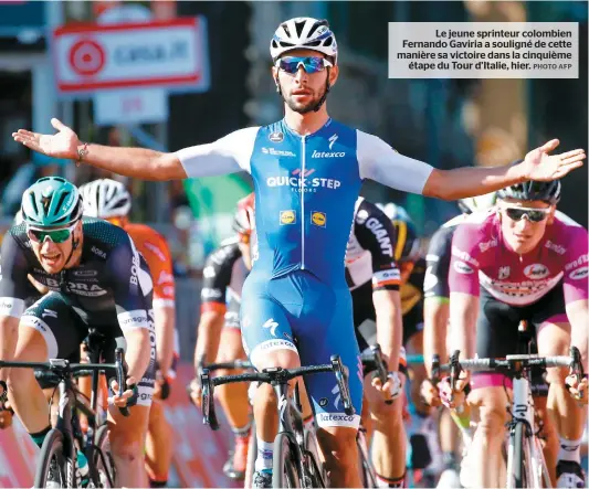  ?? PHOTO AFP ?? Le jeune sprinteur colombien Fernando Gaviria a souligné de cette manière sa victoire dans la cinquième étape du Tour d’italie, hier.