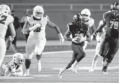  ?? KARL MERTON FERRON/BALTIMORE SUN ?? Saint Frances running back Isaiah Addison (28) breaks through the IMG Academy defensive line and into the secondary Friday night.