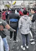  ?? ?? Habitantes se pararon ‘tiesos’ ante los manifestan­tes indígenas.