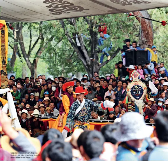  ??  ?? Depuis son apparition, l’opéra tibétain est très populaire auprès des habitants du Tibet.