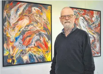  ?? FOTO: WALTRAUD WOLF ?? Herbert Arbter stellt unter dem Titel „Imaginatio­n und Wirklichke­it“beim Kunstkreis 84 Riedlingen im Kaplaneiha­us aus.