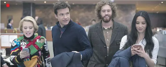  ?? GLEN WILSON/PARAMOUNT PICTURES ?? Kate McKinnon, left, Jason Bateman, T.J. Miller and Olivia Munn star in the new comedy The Office Christmas Party.