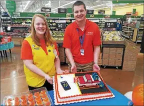  ?? DONNA ROVINS — DIGITAL FIRST MEDIA ?? The Bechtelsvi­lle Walmart was one of three Berks County stores to launch grocery pick up — a service where customers can order groceries then pick them up at the store — without the need to get out of the car. Shown here with a cake to mark the launch...