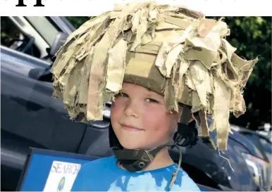  ?? FM4813279 ?? George Willson, eight, feels how heavy a camouflage helmet is