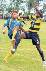  ?? PAUL CLARKE ?? STETHS’ leading scorer Khesanio Hall ( left).