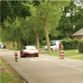  ?? FOTO ERIK VANDEWALLE ?? De Plantinlaa­n: tot nu nog steeds een ‘makkelijke’ binnenweg naar Nederland of het wandel- en fietsgebie­d Moretusbos.