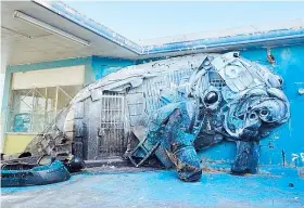  ??  ?? Imagen de la obra realizada por el artista Bordalo II, natural de Lisboa, otro de los talentos invitados al evento.